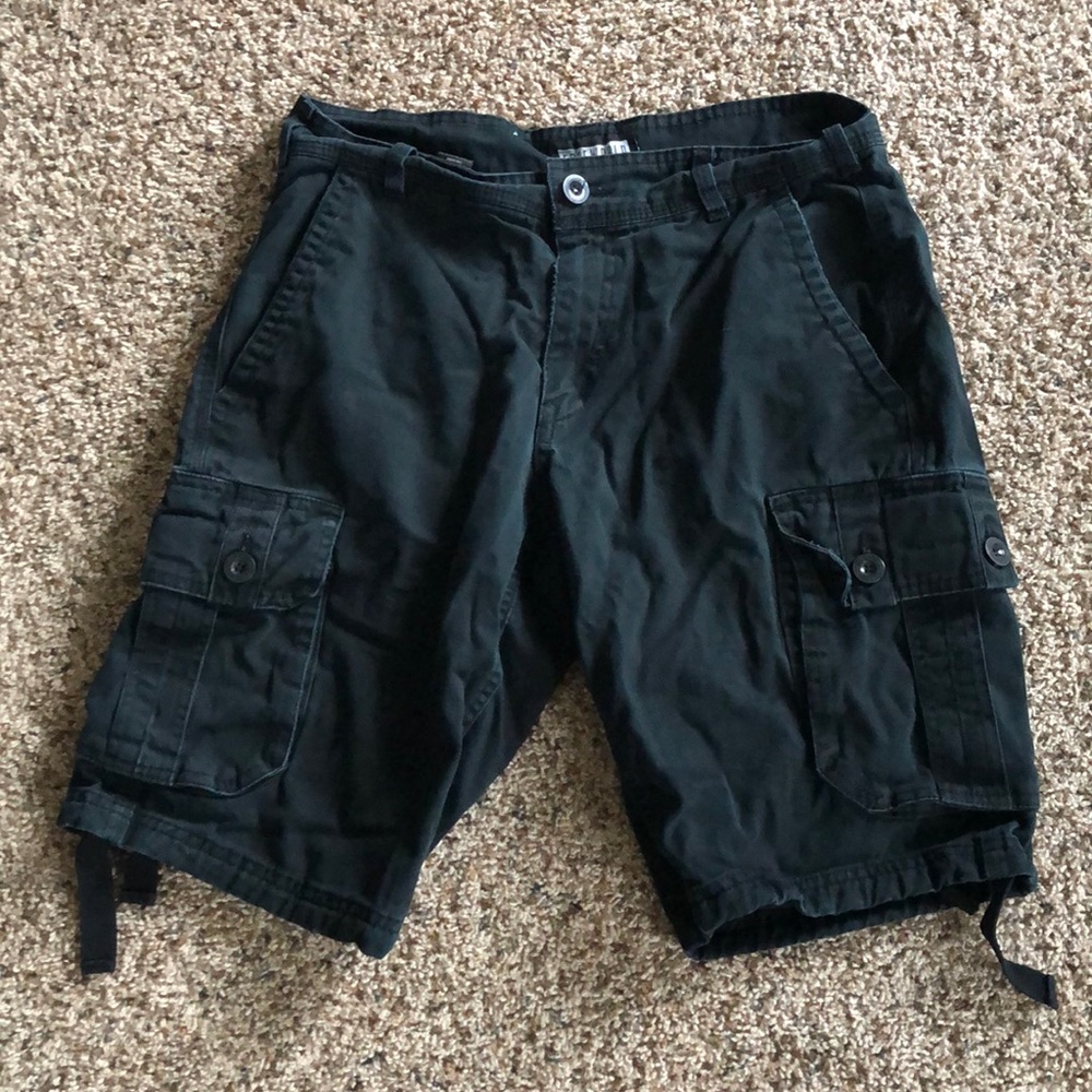 Free world brand cargo shorts